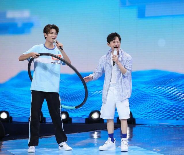 黄明昊|继王一博之后，乐华又要往湖南卫视综艺塞人？这个人智商不输何炅