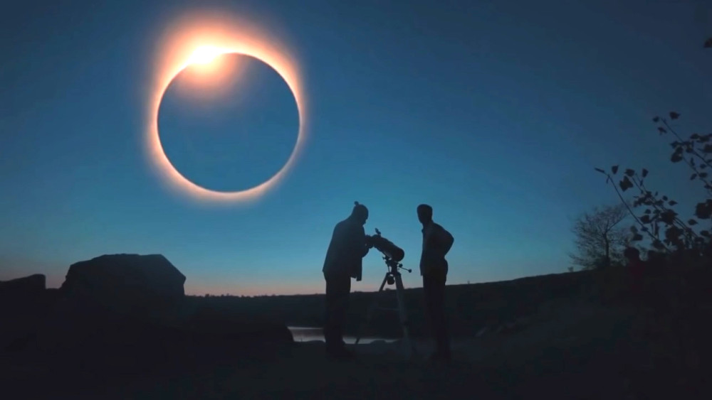 月球|如果用太阳系其它行星代替月球会怎样？木星最壮观，土星最美丽