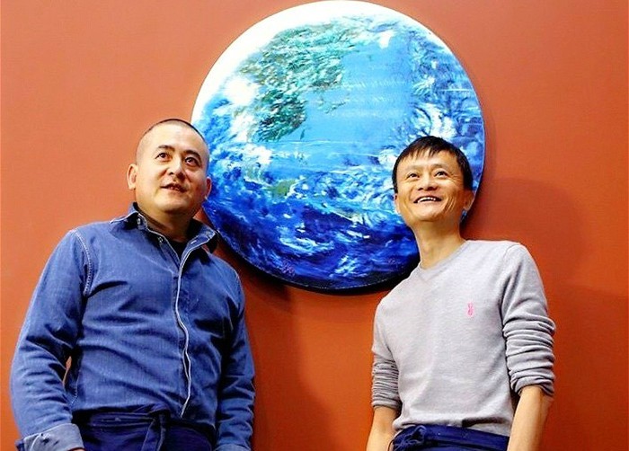 马云|马云变身“画家”，为武汉画了幅油画，网友：还有马云不会的吗？