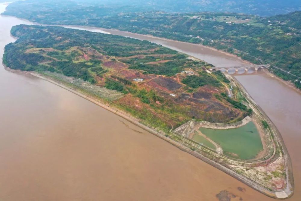 位于巴南区麻柳嘴镇八角村,是长江重庆中心城区下游段四大江心岛之一