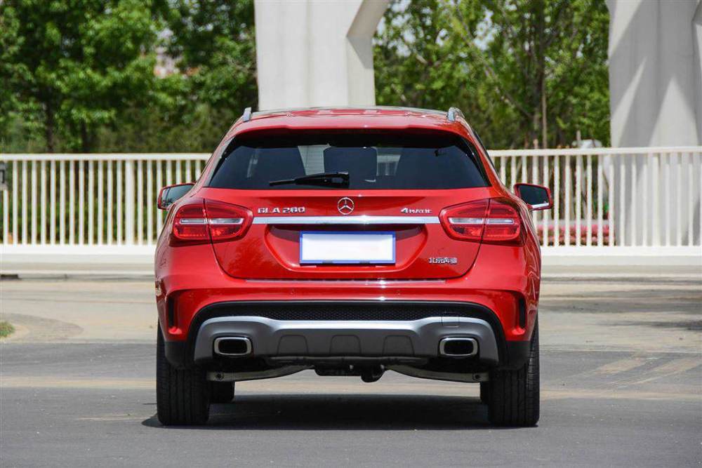 盘点奔驰汽车尾部后面的字母和数字都代表着什么意思