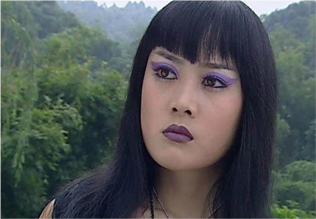 这化妆的技术,真的让人很服气.6.这是小月刚在魔仙堡时的样子.