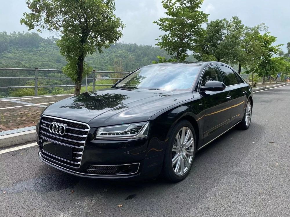 2017年概念版奥迪a8售价50万,外观奢华大气,内部尊贵豪华