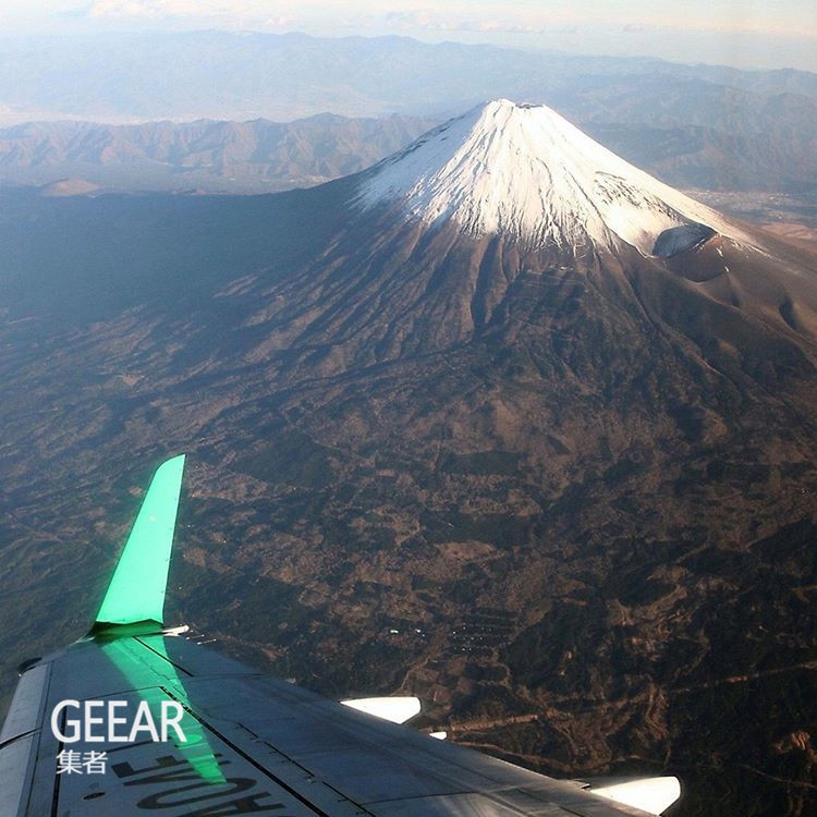 一览富士山的无敌美景 这个航班引来日本女生热烈欢迎 腾讯新闻