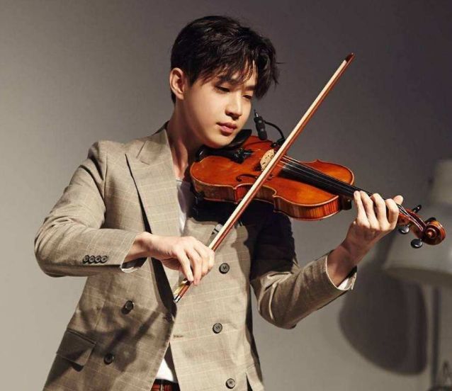 王俊凯|王俊凯特长架子鼓，李现萨克斯，刘宪华小提琴，看到杨紫：深藏不露呀！