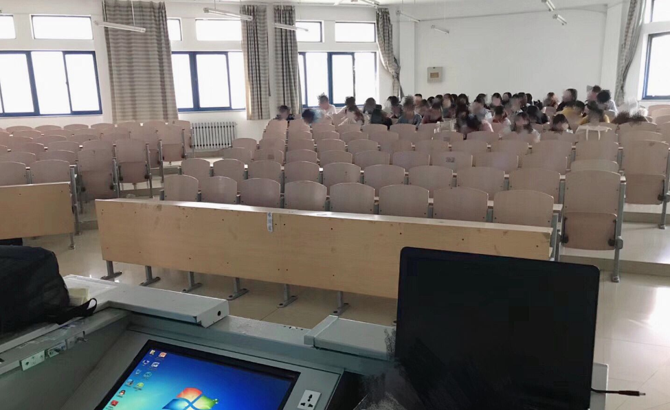 某大学老师:专科教室前5排没人!_腾讯新闻
