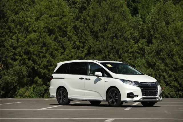 又一国产mpv黑马,2.0t 爱信8at,感受到7座mpv的魅力