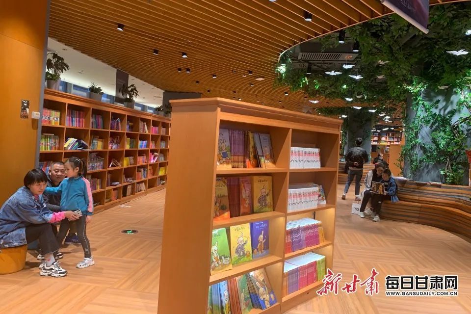 培养孩子|“宅”着也精彩！看兰州人的“书香味”假期