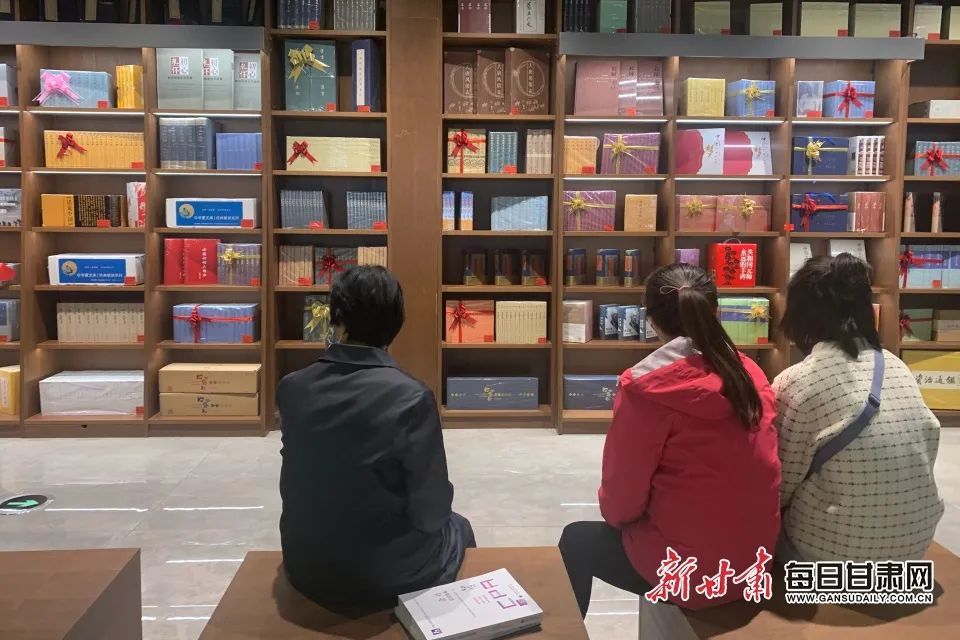 培养孩子|“宅”着也精彩！看兰州人的“书香味”假期