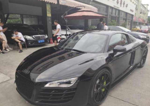 男子开奥迪r8到二手车市场估价 得知价格后 我差点就动手打人了 腾讯新闻