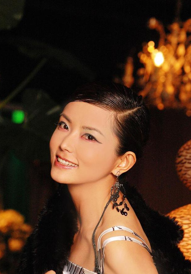 11年前,"方瑜"葬礼上自称男友的人,竟然是"京城四少"中的他