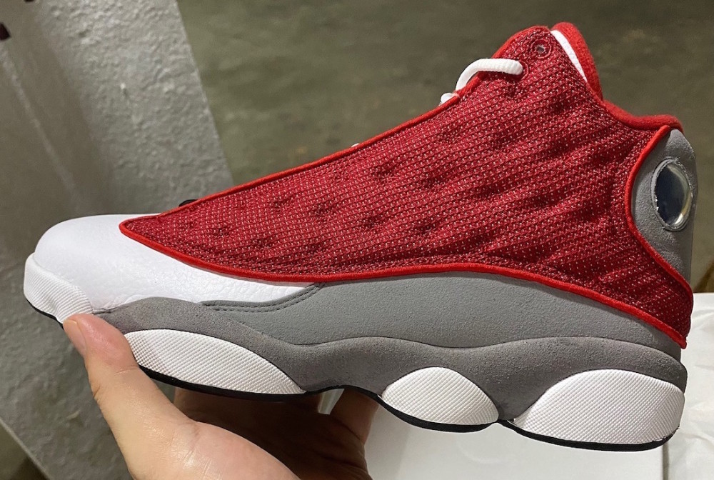 aj13新色明年市售 红色燧石主题鞋面多种材料拼接层次感丰富