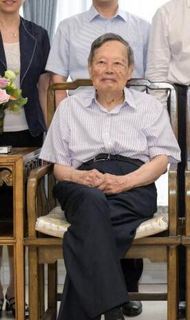 98岁杨振宁与翁帆结婚16载感情好过世后可改嫁财产归子女