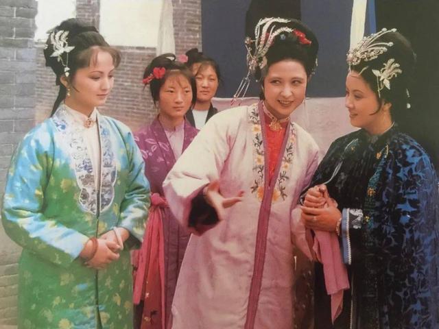 王熙凤|奇怪了：王熙凤给尤二姐过周年，这是为哪般？