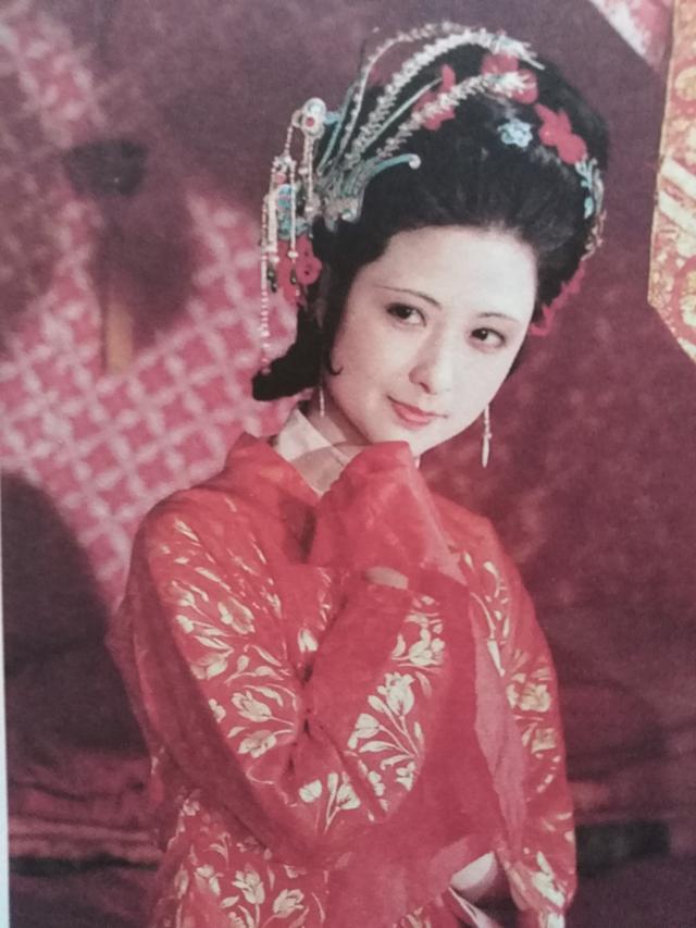 王熙凤|奇怪了：王熙凤给尤二姐过周年，这是为哪般？