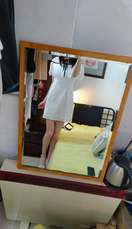 女装大佬同学自述舍友都在不敢cos没人时锁门自己玩