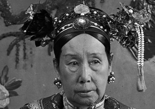 八国联军|八国联军侵占北京实拍：洋人怀里的中国女人表情各异