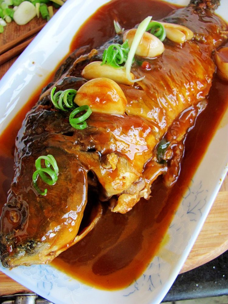 红烧鲫鱼的家常做法肉质细嫩鲜香味美