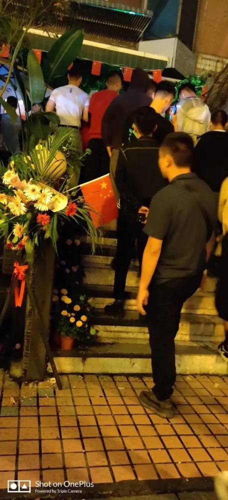 其实不光成都,据网络爆料,全国各地的此类浴室也不少,这么看来,已婚已