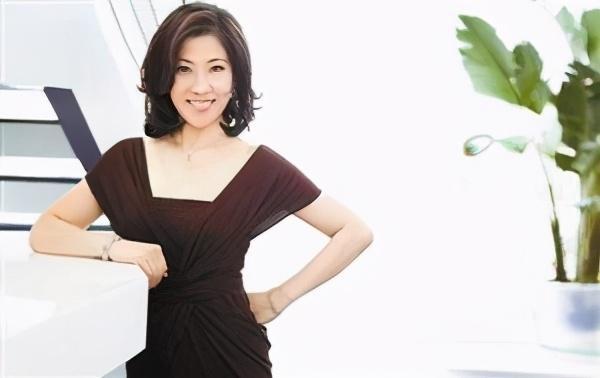 咱们慢慢道来. 吴冰,曾经是一个专业的运动员.