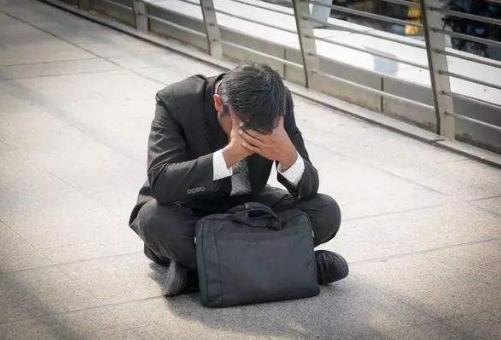 男人在落魄之后,一旦熬过低谷期,通常会出现两种完全不同的变化.