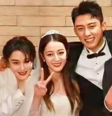 迪丽热巴|黄景瑜热巴“结婚照”被网友曝光！看清两人婚礼地点后，粉丝们热闹起来了