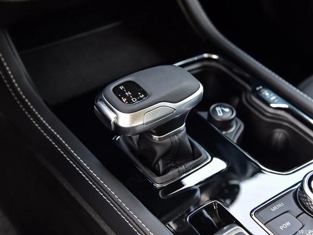 采埃孚8at|自主研发2.0T＋采埃孚8AT！这台“国产版牧马人”不到16万