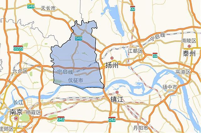 江苏一个县级市,由扬州代管,总人口57万,汽车拥有量达94820辆