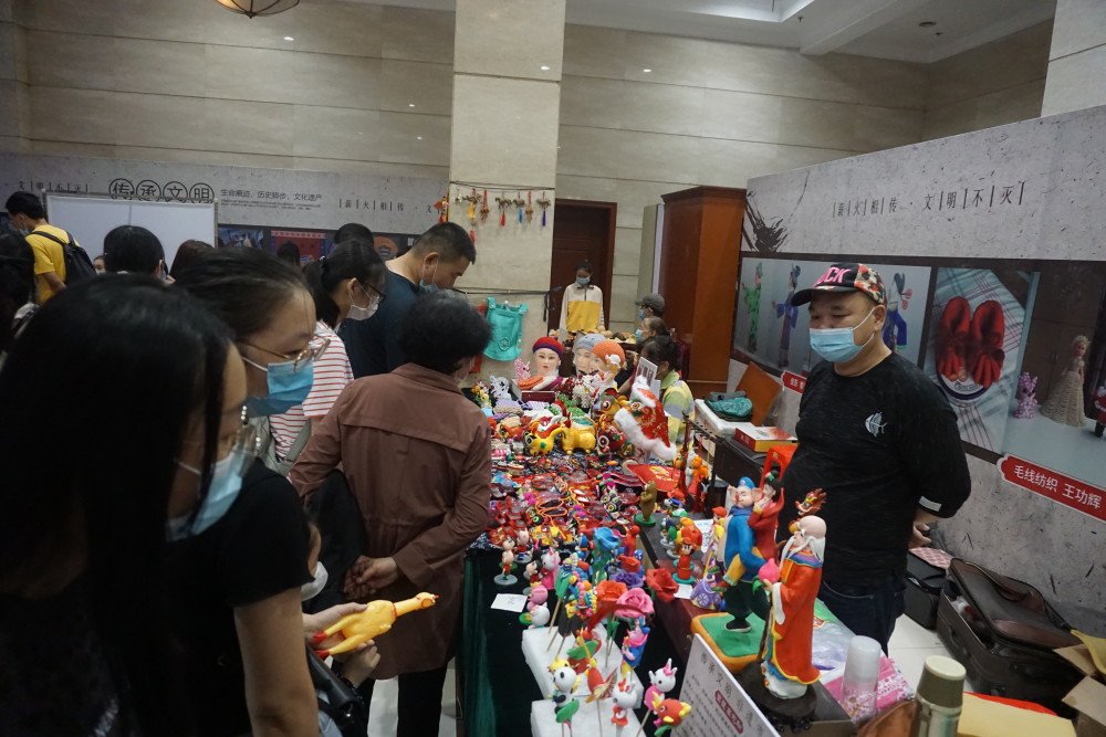 非遗|湖北武汉：非遗市集开进商业街区 传统文化点亮城市地标