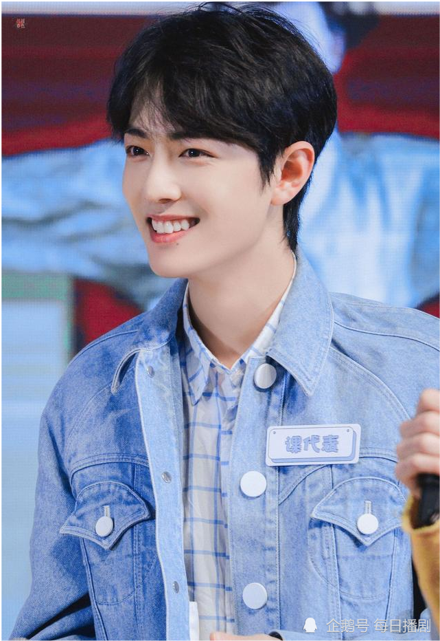 肖战|肖战零点更新生日动态配图为他亲手设计，工作室配肖战手绘，别具巧思