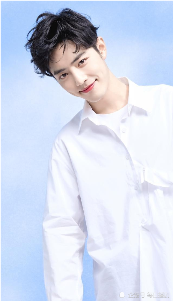 肖战|肖战零点更新生日动态配图为他亲手设计，工作室配肖战手绘，别具巧思