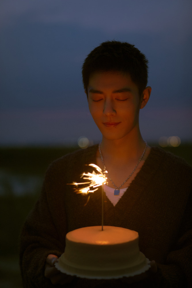 肖战|肖战喜迎29岁生日，年近30的他，做出了惊人决定！粉丝们更爱他了！