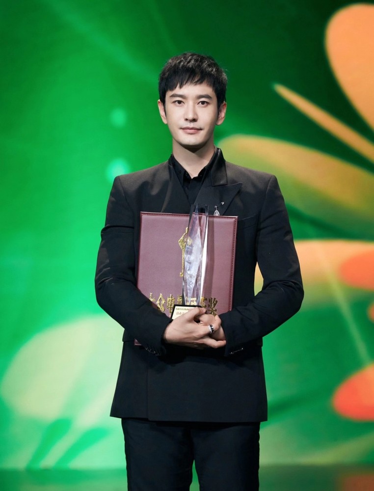 黄晓明|黄晓明拿下最佳男演员！《烈火英雄》值得称赞，消防员才是重点