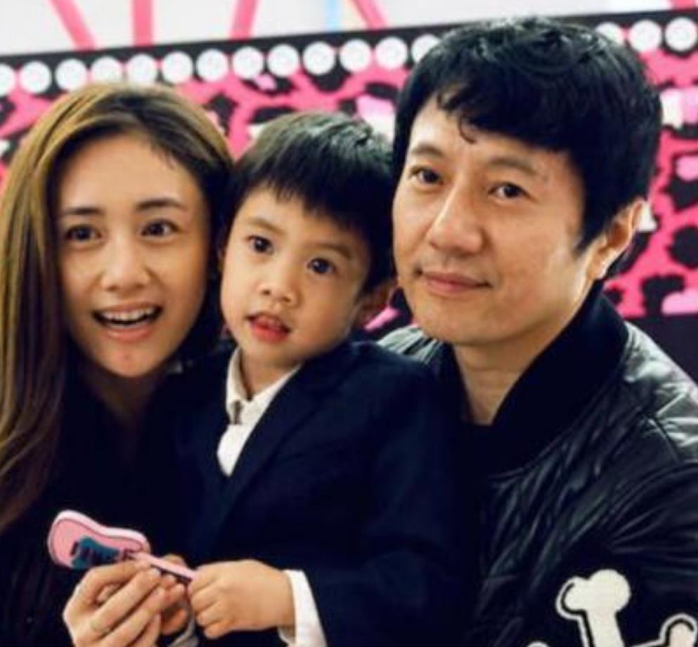 有种公平遗传叫郑钧家,本以为儿子全家最帅,看到女儿:出道吗,爆红那种