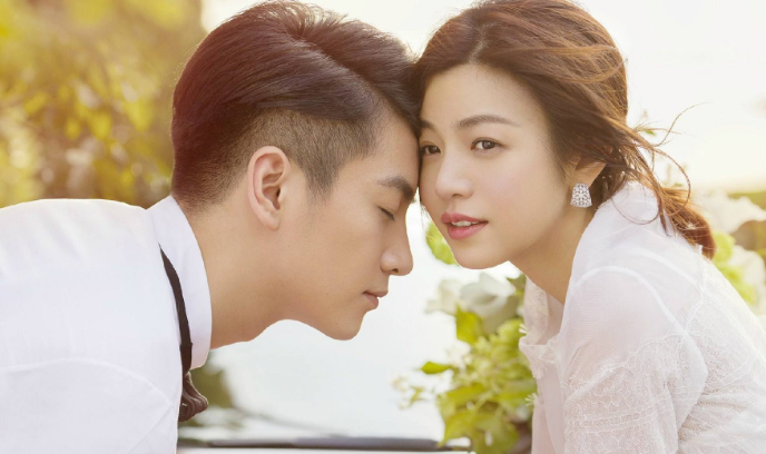 陈妍希|陈妍希罕见晒出自拍照！拍摄角度却十分清奇，仿佛像是换了一个人