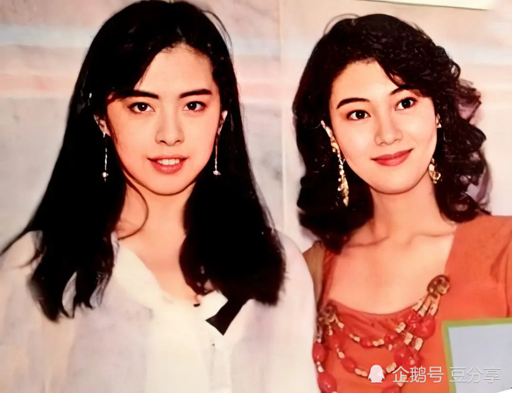 李嘉欣确实很精致艳丽,但是王祖贤的神韵和气质更胜一筹.