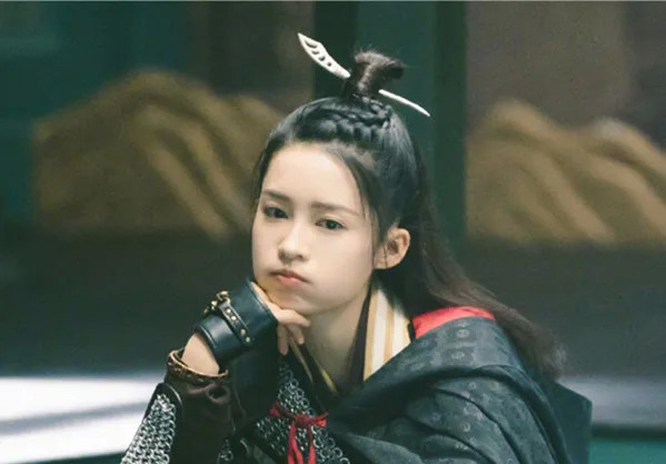 谭松韵|女明星嘟嘴卖萌，李沁心动，赵丽颖可爱，杨紫俏皮，看到谭松韵：不宠你宠谁