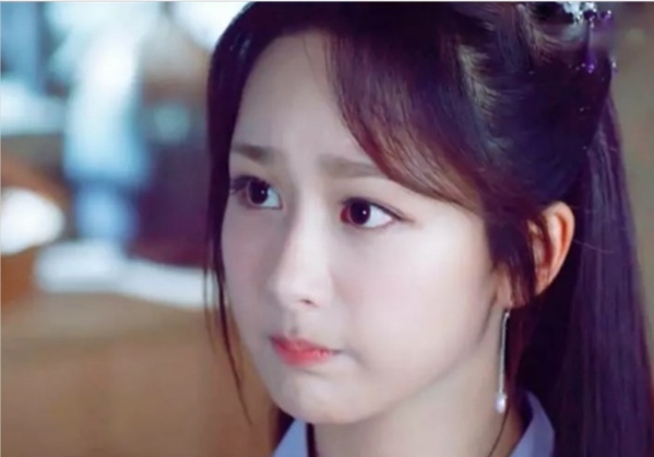 谭松韵|女明星嘟嘴卖萌，李沁心动，赵丽颖可爱，杨紫俏皮，看到谭松韵：不宠你宠谁