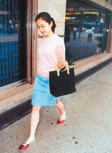 刘德华|难怪刘德华不晒老婆，看到朱丽倩的样子，网友：我也不敢晒