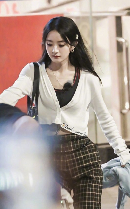 有种无妊娠纹叫赵丽颖产后5月就穿露脐装儿子真是亲生