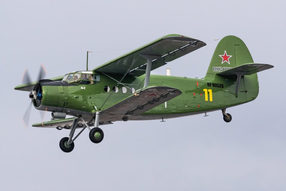 据介绍,"安—2"(运-5的原型)是一种老式农业飞机,1947年首飞,当时苏联