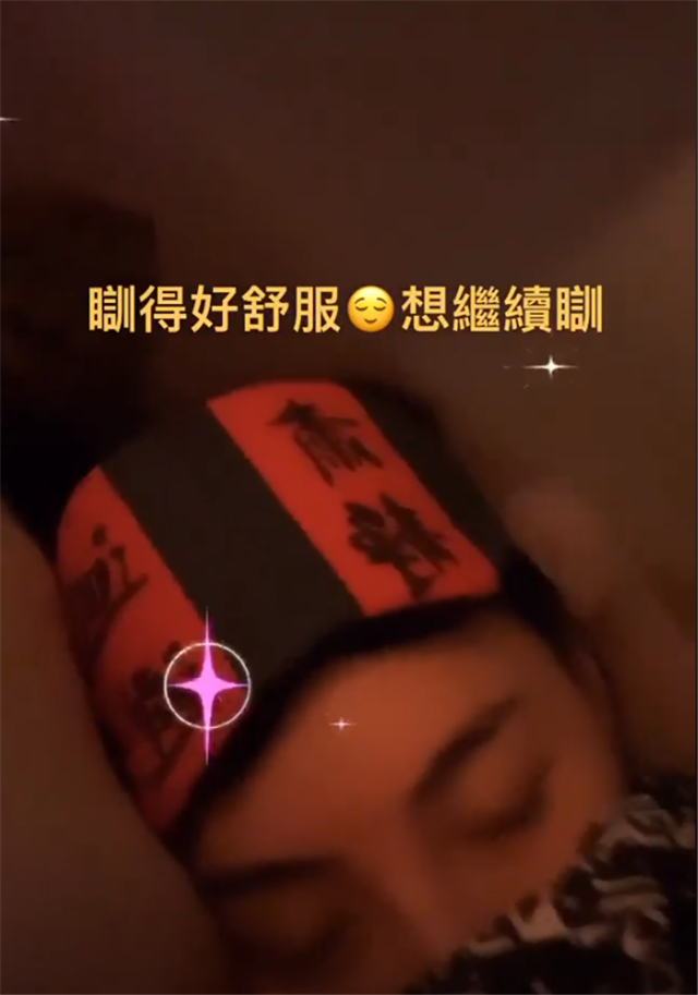 张柏芝|张柏芝晒自拍照显憔悴，隔离半个月太想念小儿子