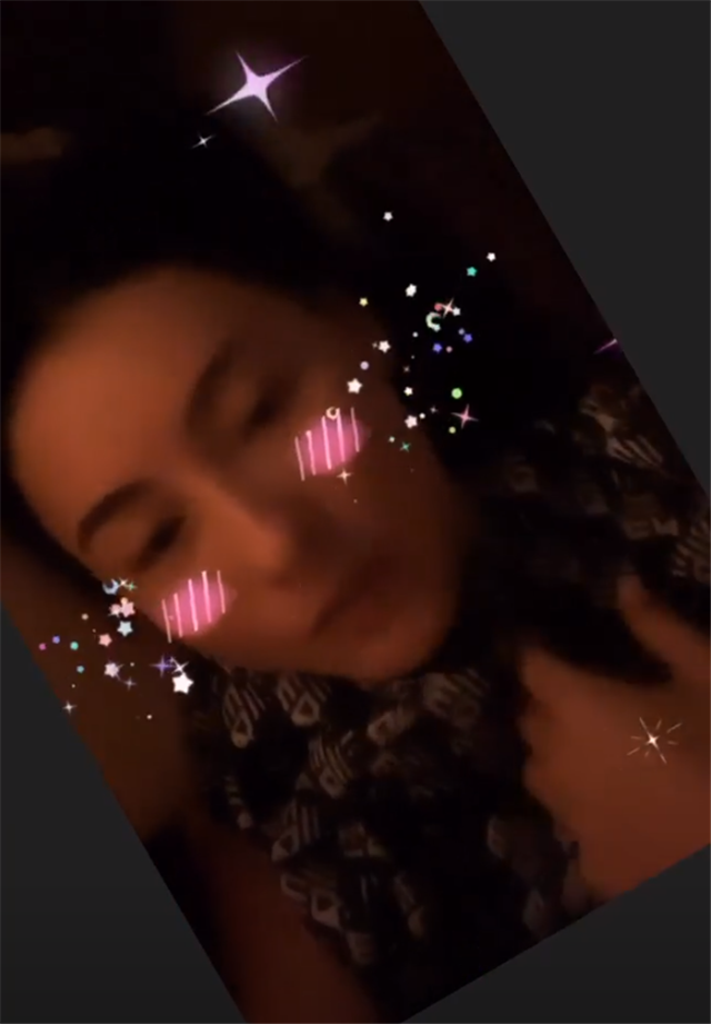 张柏芝|张柏芝晒自拍照显憔悴，隔离半个月太想念小儿子