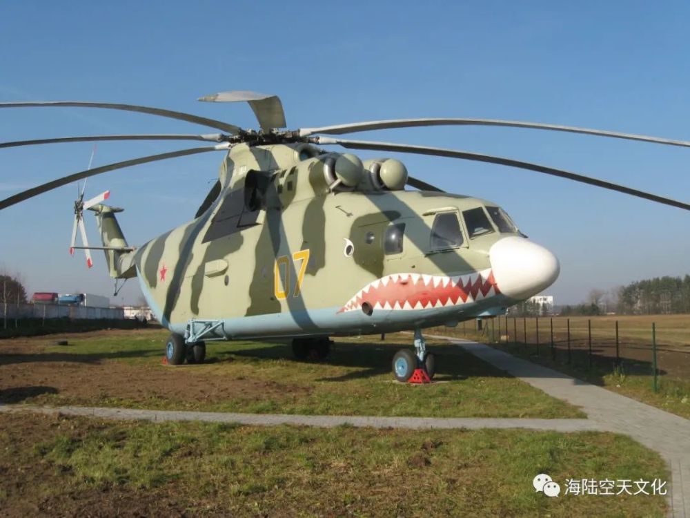 为56吨,最大载重超过20吨,与美国的c-130"超级大力神"运输机运力相当