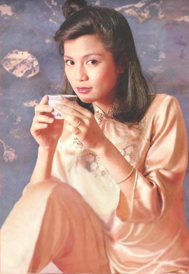 03年北大才女张培祥去世学校破例为她在八宝山办葬礼撒贝宁致悼词