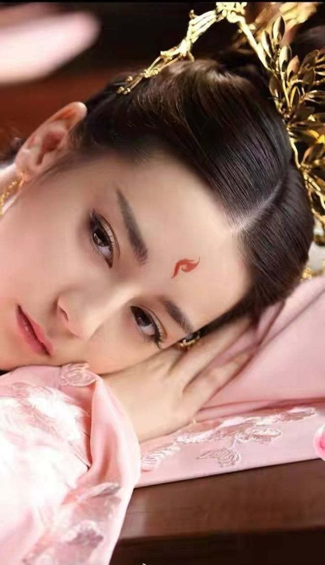 眉心一点红造型谁最惊艳赵丽颖妖艳热巴娇滴滴最后一个亮了