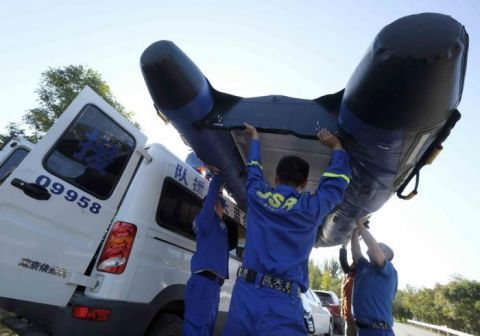 北京蓝天救援队|北京蓝天救援队利用国庆假期进行水上训练