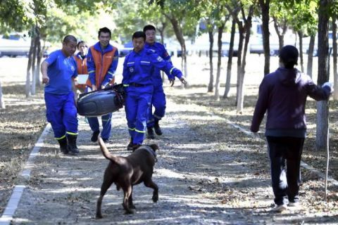 北京蓝天救援队|北京蓝天救援队利用国庆假期进行水上训练