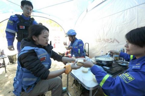 北京蓝天救援队|北京蓝天救援队利用国庆假期进行水上训练