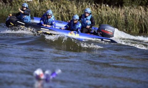 北京蓝天救援队|北京蓝天救援队利用国庆假期进行水上训练